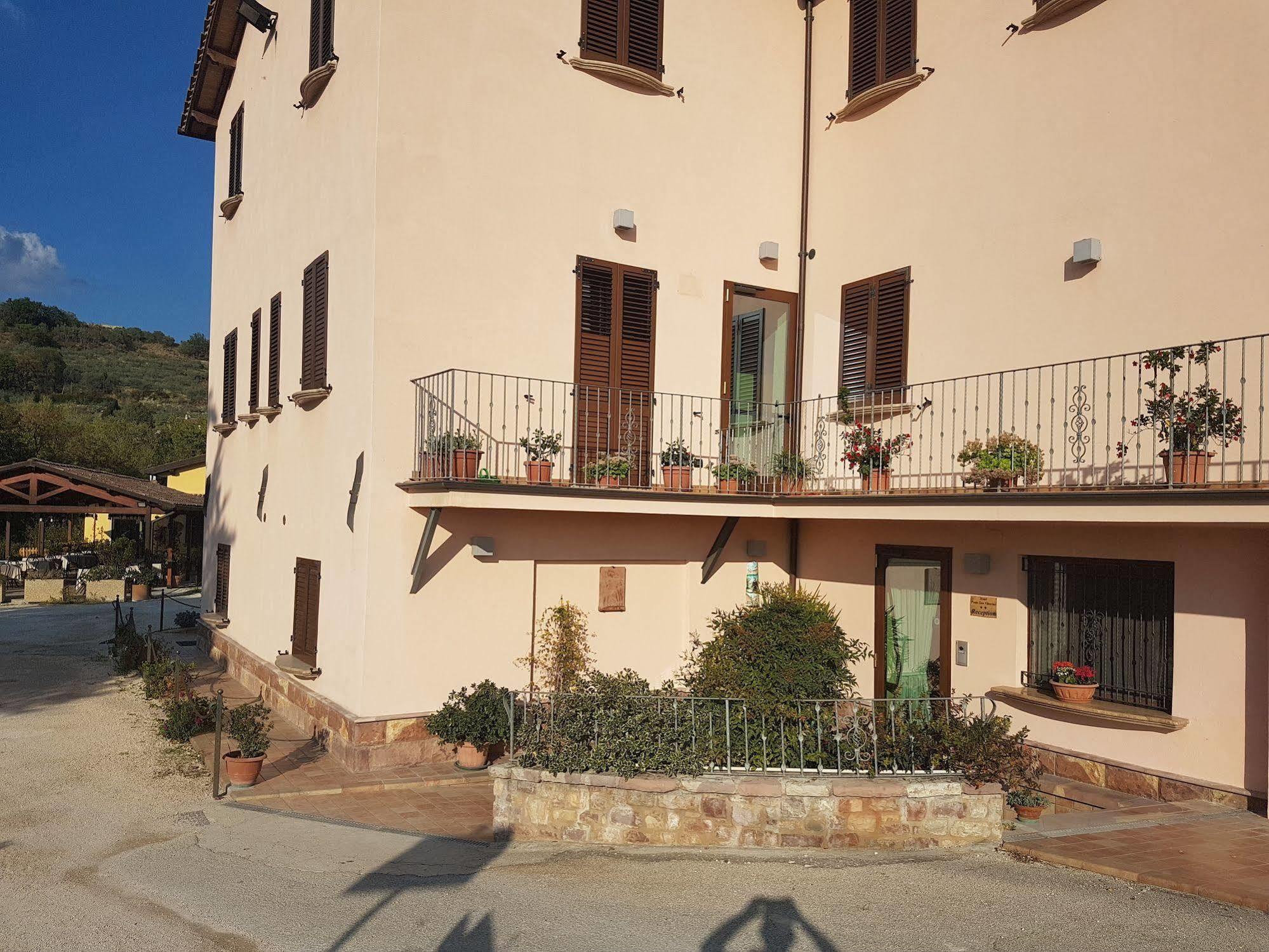 Hotel Ponte San Vittorino Assisi Exteriör bild